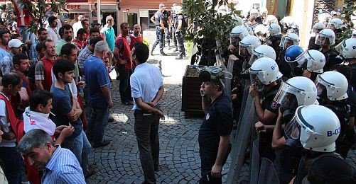 Polis BEDAŞ İşçilerine Saldırdı