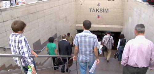Police Detains Newspaper Sellers at Subway Exit