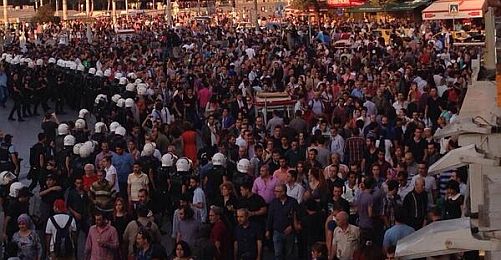 Taksim'de Protesto Gaz Altında