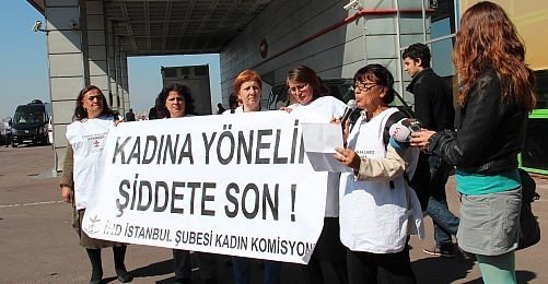 TRT Önünde Erkek Şiddeti Protestosu