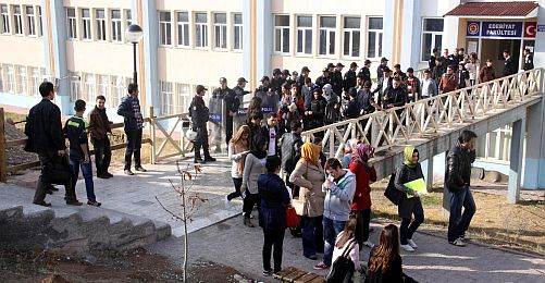 Marmara ve Cumhuriyet Üniversiteleri'nde Öğrencilere Saldırı