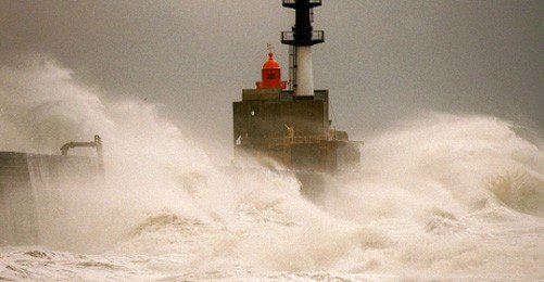 Dirk Kasırgası Avrupa'yı Etkisi Altına Aldı