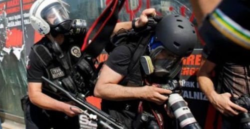 TGS: Taksim'de En Az 9 Gazeteci Yaralandı