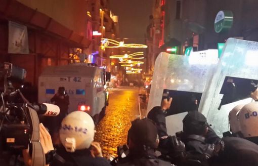 Sansür Protestosuna Polis Saldırdı