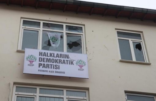 Fethiye'de HDP Binasına Saldırı