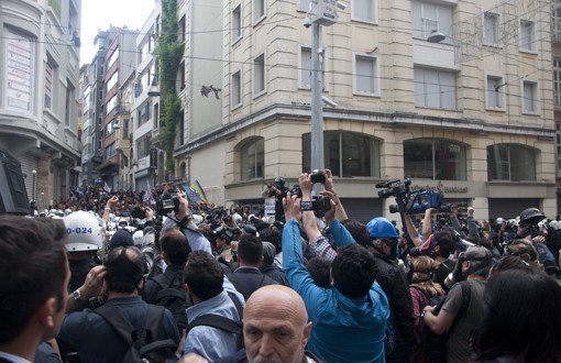 Gazetecilere ve Vekillere Polis Şiddeti Mecliste
