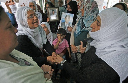 Barış Anneleri, Diyarbakır'daki Aileleri Ziyaret Etti