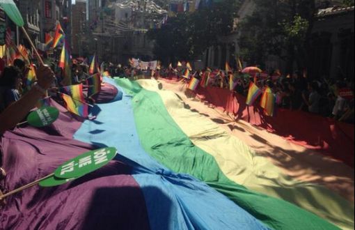 LGBTİ Bireyler “Faili Devlet” Pankartıyla Yürüdü