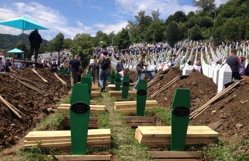 Srebrenitsa Hâlâ Ağlıyor