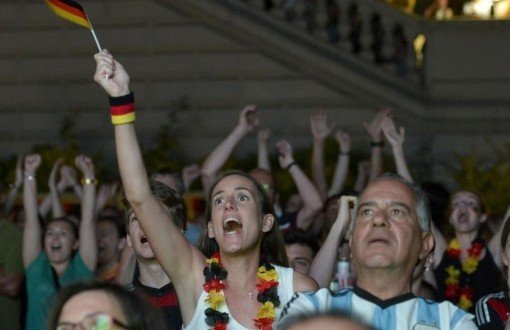 Almanya'nın Kupasını Ayazpaşa'dan Seyretmek