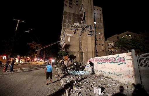 Gazze Bombardımanla Uyandı