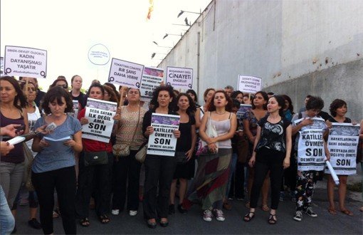 Kadın Örgütleri'nden Stüdyo Önünde Seda Sayan Protestosu