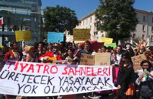İstanbul Üniversitesi'nde Kostümlü Protesto