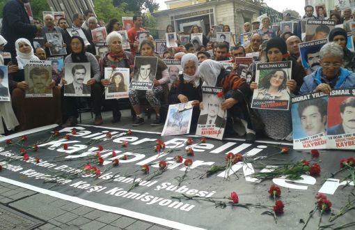 Kayıp Yakınları Bayramda Barış Talebiyle Galatasaray'daydı