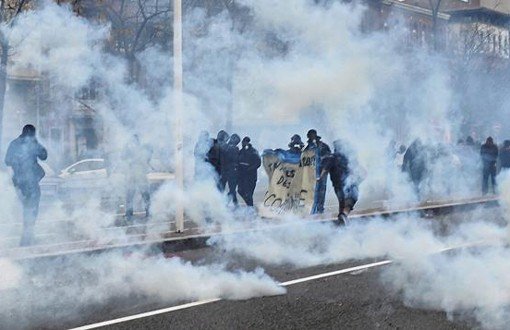 Fransa'da Bir Aktivisti Öldüren Gaz Bombası Yasaklandı