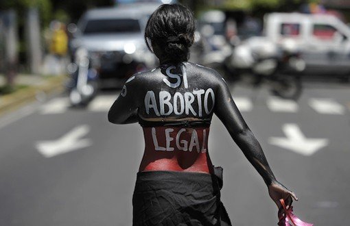 Meclis, Düşük Yapan Kadına 30 Yıl Kürtaj Cezasını "Affetmedi"