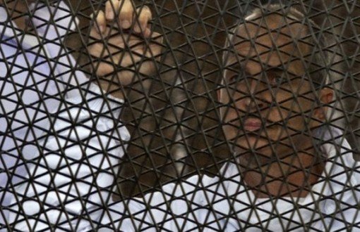 Al Jazeera Muhabiri Greste Özgür, İki Muhabir Halen Tutuklu