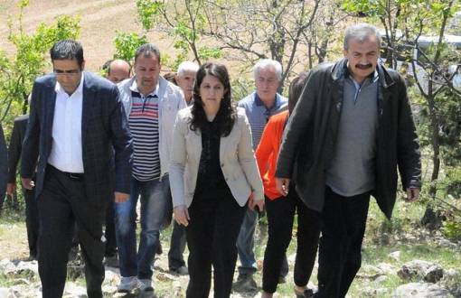 Kurdish Delegation Heads to Qandil Mountain 