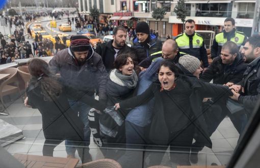 5 Kadına ''Özgecan Pankartı''ndan Darplı Gözaltı 