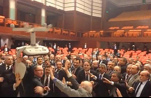 CHP'li Tanal'dan AKP'lilerin Meclisteki Saldırı Görüntüleri