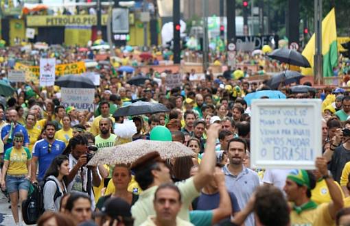 Brezilya’da Halk Yolsuzluğa Karşı Sokaktaydı
