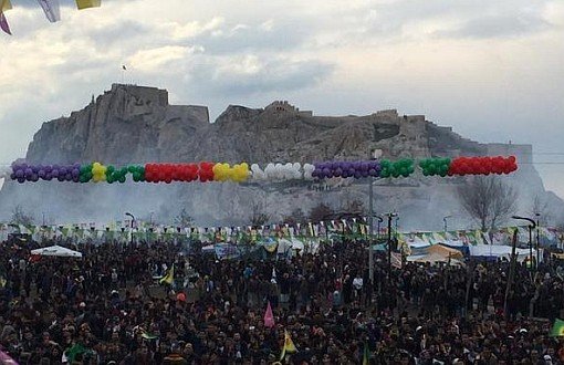 Polis Van'da Newroz Kutlamasına Saldırdı
