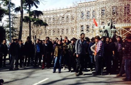 İstanbul Üniversitesi Öğrencileri: Mahmut Ak Rektörümüz Değil   