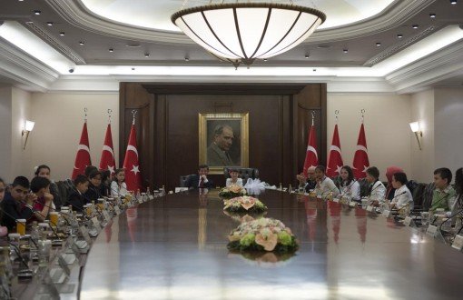 "Çocuk Başbakan"a Sordular, Davutoğlu Yanıtladı