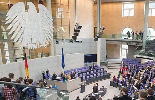 Gauck "Soykırımlar Tarihine Örnektir" dedi, Alman Meclisi Ermeni Soykırımını Görüştü