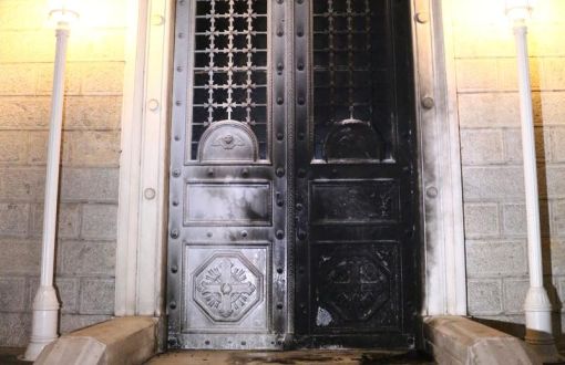 Kadıköy'de Rum Kilisesi'nin Kapısını Yaktılar