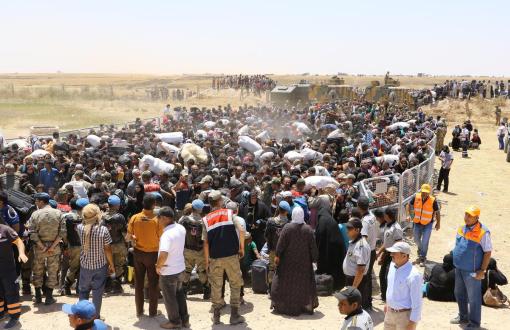 Akçakale’de Bekleyen 3 Bin Suriyeli Sınırı Geçti