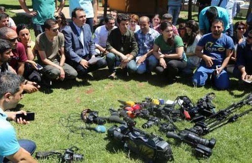 Diyarbakır'da Gazeteciler, Meslektaşlarına Saldırıyı Protesto Etti
