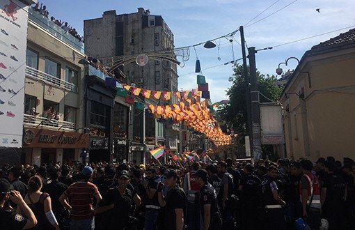 "Türkiye Hükümeti LGBTİ'leri Hem Yaraladı Hem Aşağıladı"