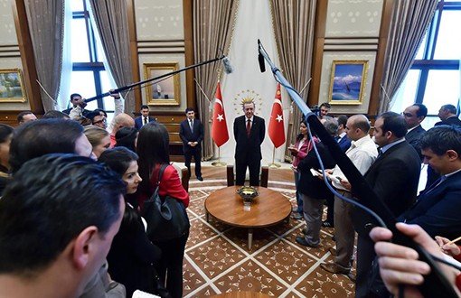Cumhurbaşkanı Muhabirlere Sarayını Gezdirdi