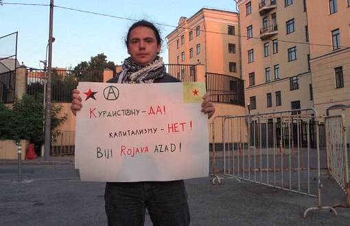 Türkiye’nin Moskova Büyükelçiliği’nde Suruç Protestosu