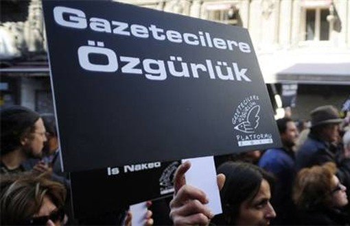 Bursa'da Biri DİHA Muhabiri, Sekiz Kişi Tutuklandı