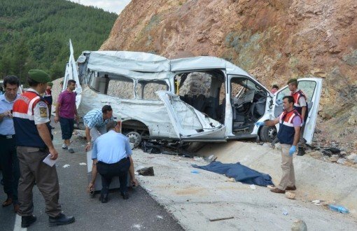 Balıkesir'de Mültecileri Taşıyan Minibüs Kaza Yaptı