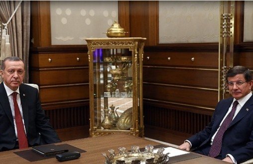 Ahmet Davutoğlu Hands Back his Position as Prime Minister