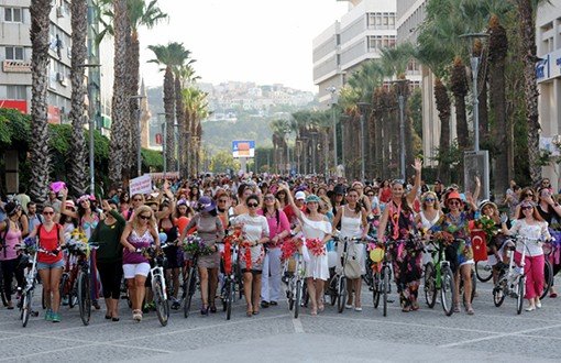 “Süslü Kadınlar Bisiklet Turu”nda Barış Çağrısı