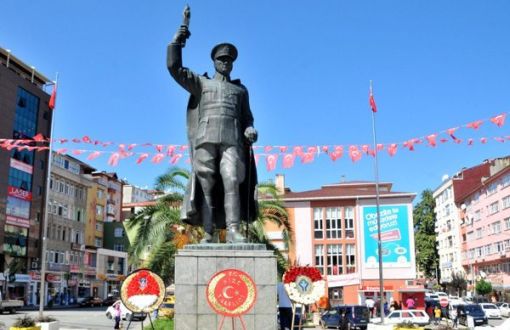  Rize'de Atatürk Heykeli, Çay Bardağı Olur mu?