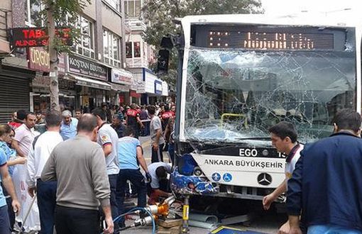 Ankara'da Belediye Otobüsü Durakta Bekleyenlere Çarptı: 12 Ölü