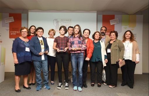 Zeynep Cemali Edebiyat Günü'nde Öğrenciler Ödüllerini Aldı
