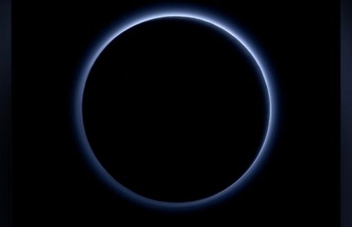 NASA: Plüton'da Mavi Bir Gökyüzü ve Buz Halinde Su Var