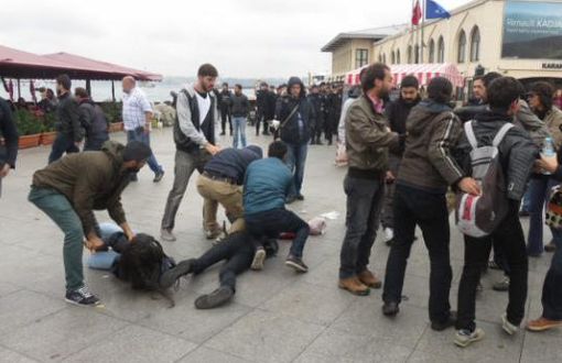 The Police Attack Ferry-Goers in İstanbul Protesting Ankara Bombing 