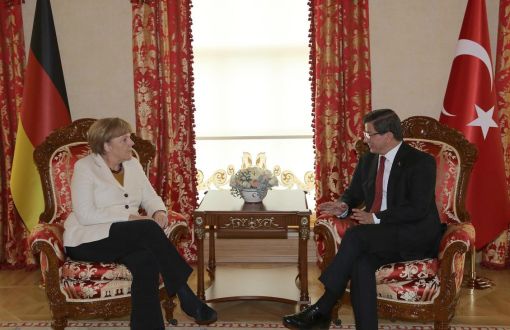 Almanya Başbakanı Merkel, Davutoğlu ile Görüştü