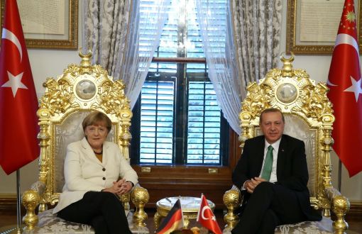 Merkel Meets Turkey’s Erdoğan, Davutoğlu
