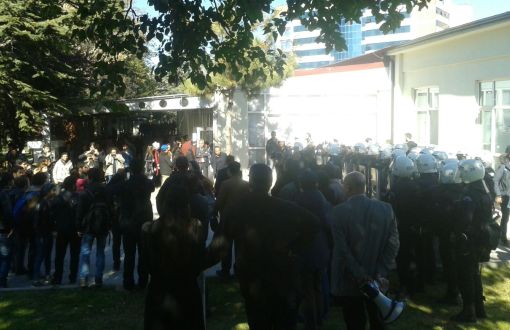 Anadolu Üniversitesi’nde Afişe Engel, Öğrencilere Darp