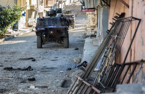 Diyarbakır’da Operasyon, Elazığ’da Sokağa Çıkma Yasağı