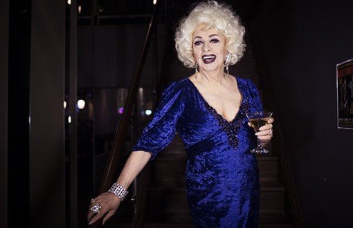 84 Yaşındaki Drag Queen Guinness Rekoru Kırdı