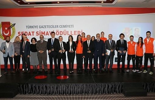 Sedat Simavi Ödülleri Töreninden Hapis Gazetecilere Selam 